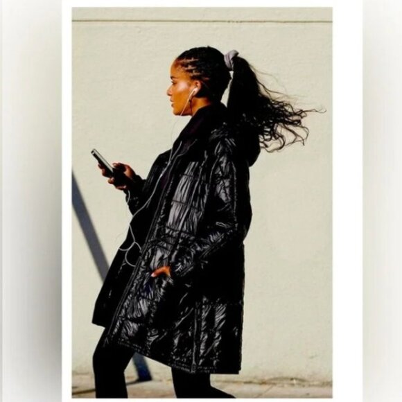 Free People Patricia Packable Poncho Puffer coat M NWT *HOST PICK* - Picture 3 of 5